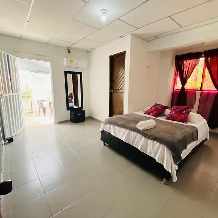 Urbanizacion Buenavista - Av Crisanto Luque Hotel Cartagena Exterior photo