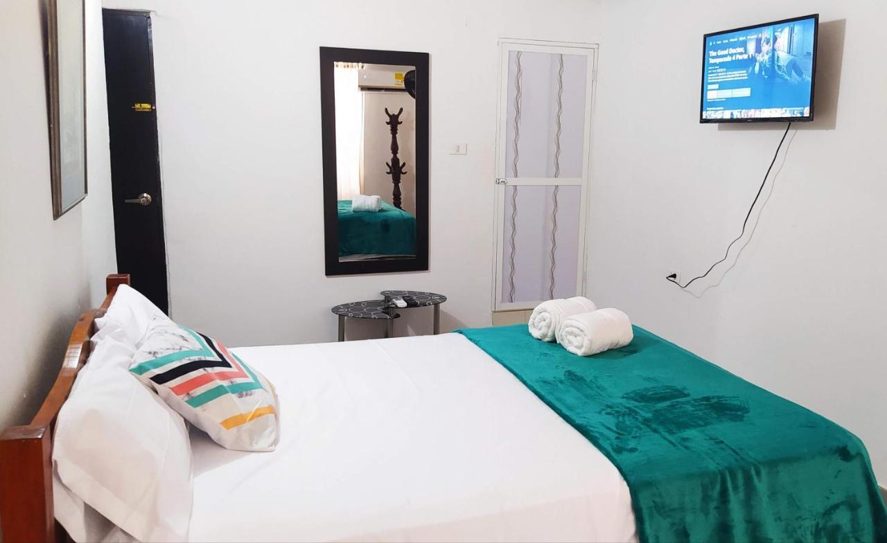 Urbanizacion Buenavista - Av Crisanto Luque Hotel Cartagena Exterior photo